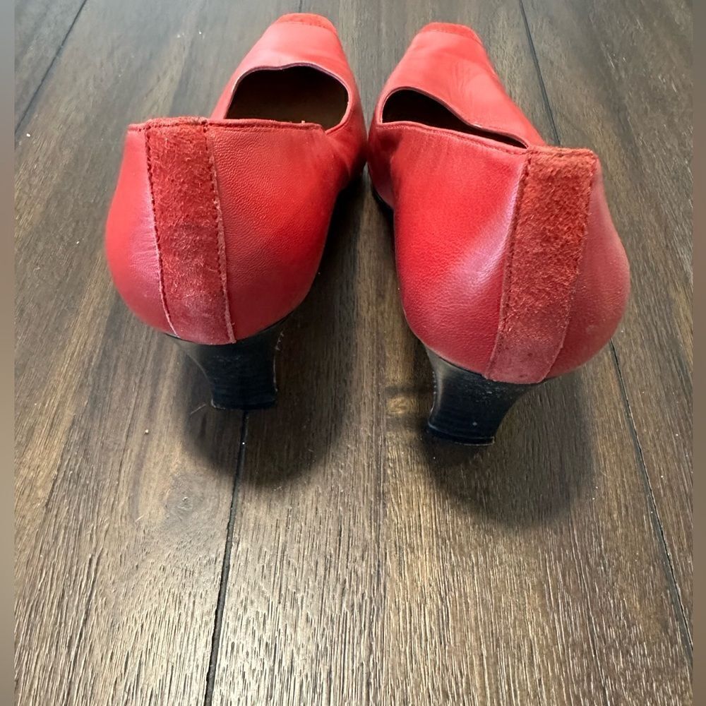 Studio 36 Red pumps size 8 - Picture 3 of 5